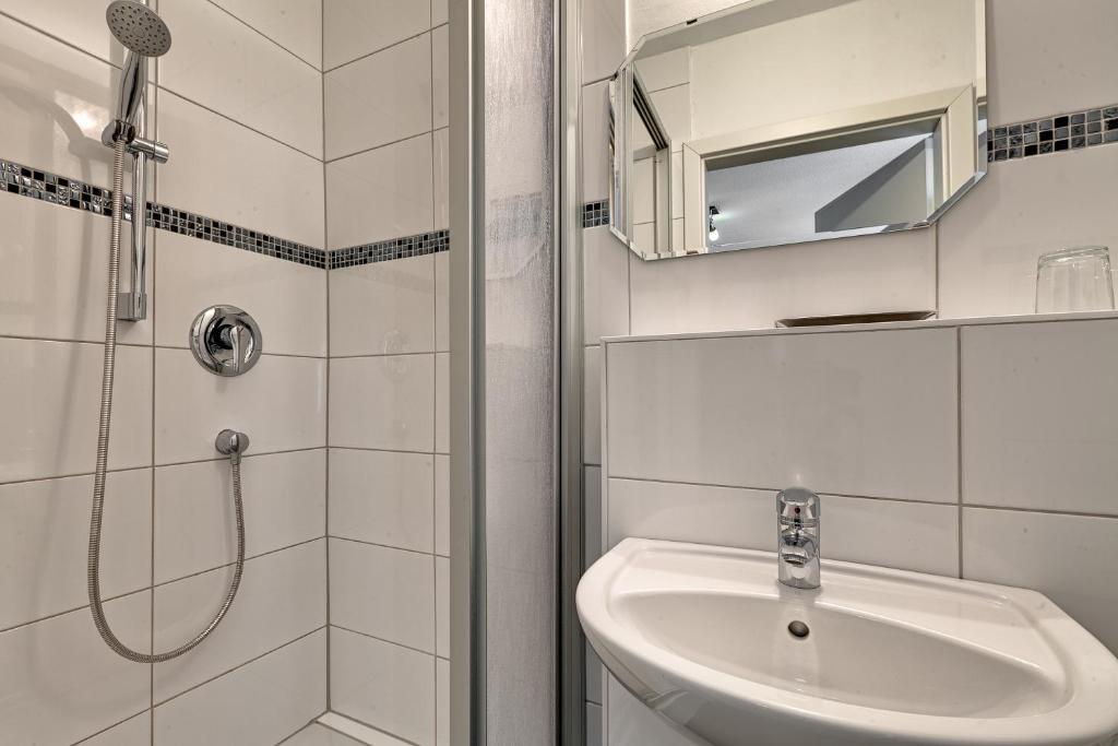 Hotel Alte Post Кальв Экстерьер фото