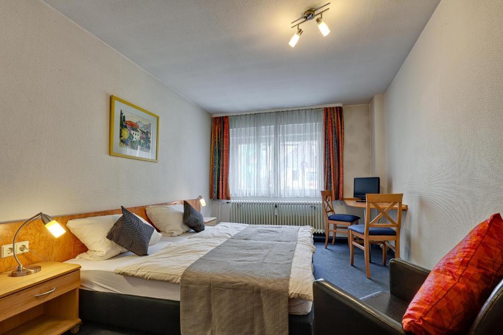 Hotel Alte Post Кальв Экстерьер фото